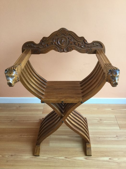Krzesło kurulne, krzesło Dagobert - Drewno