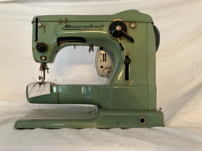 Messerschmitt KL54 - Máquina de coser, 1950 - Hierro (fundido/forjado)