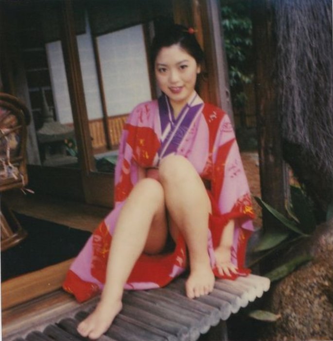 Nobuyoshi Araki (1940) - Sexy girl wearing kimono