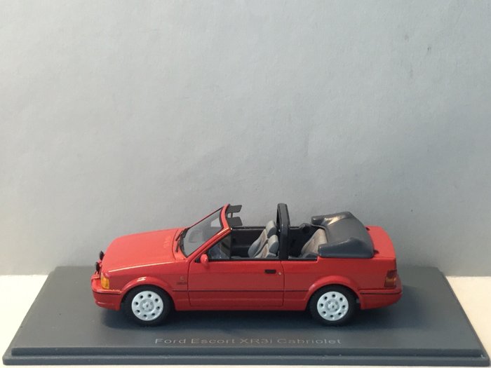 Neo Scale Models - 1:43 - Ford Escort XR3i Cabriolet Red - 型号：44955