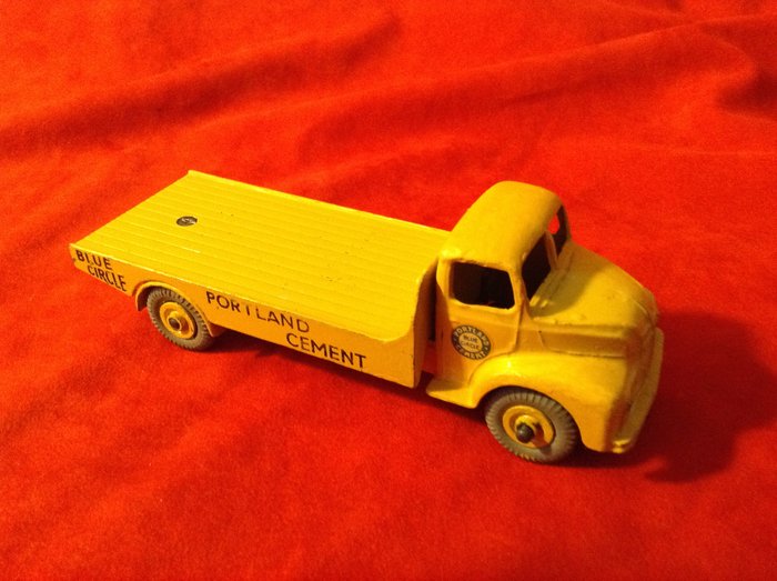 Dinky Toys - 1:43 - Supertoys ref. #533/933  Leyland Comet Flat Truck "Ferrocrete Portland Cement" - very rare - in good conditions