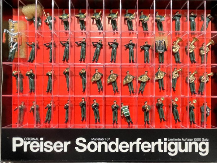 Preiser H0 - 00270 - Décor - Orchestre complet "Bundesgrenzschuts", 53 personnages peints à la main