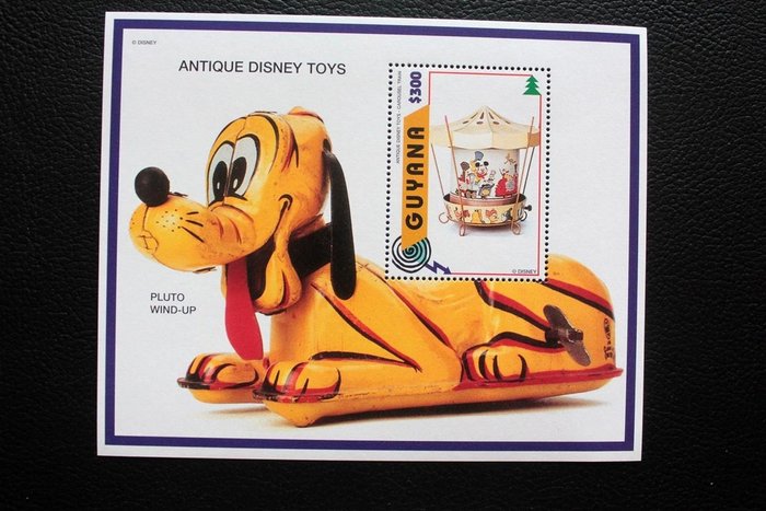 Wereld - Walt Disney thematic collection, all mint, 97 pieces including souvenir sheets and minisheets