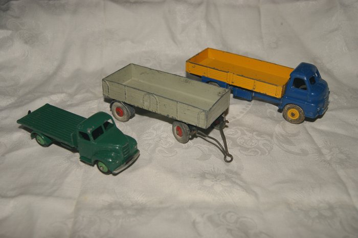 Dinky SuperToys - Dinky Toys - 1:48 - Two-Tones "BIG BEDFORD" no.522 & "FORDSON Thames Flat Truck"no.422 - "LARGE Trailer""no.551 - 1948