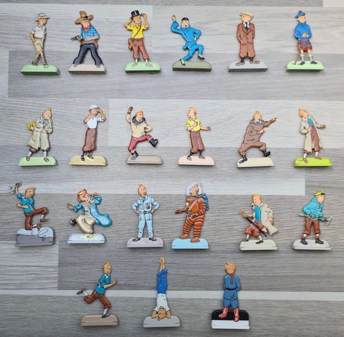 Tintin - Ensemble de 22 figurines Tintin Relief en métal - Les archives Tintin - (2010)