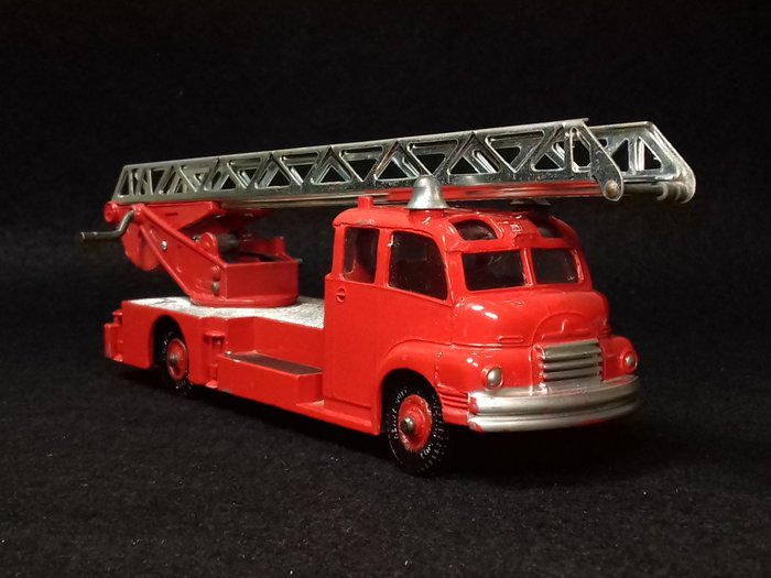 Dinky Toys - 1:43 - Dinky Supertoys #956 - Bedford Turntable Fire Escape - by Meccano Ltd - 1960's