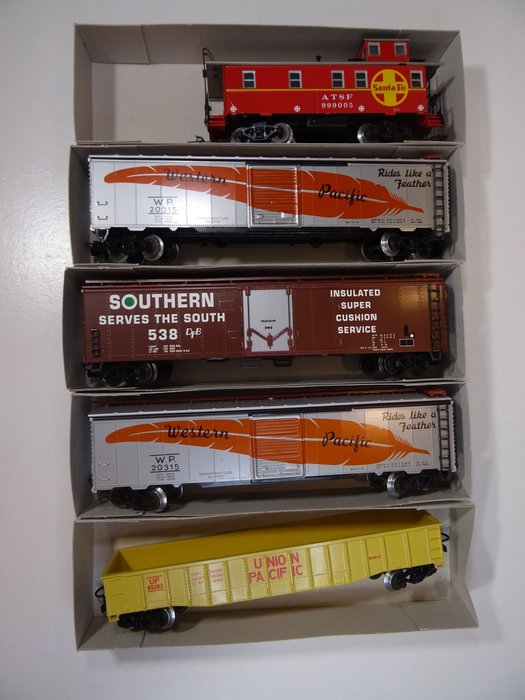Märklin H0 - 4571/4574/4777/4778 - Freight carriage - 5 freight cars - Santa Fe, Western Pacific, Union Pacific