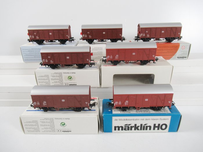 Märklin H0 - 4410/4411 - Freight carriage - 7 boxcars, of which 4 with tail lights - DB