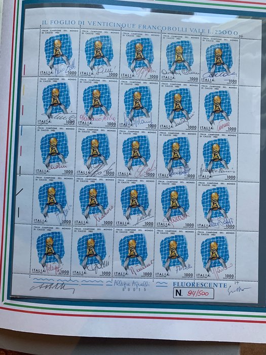 Italian Republic 1982 - Sheet with signatures of World Cup football players