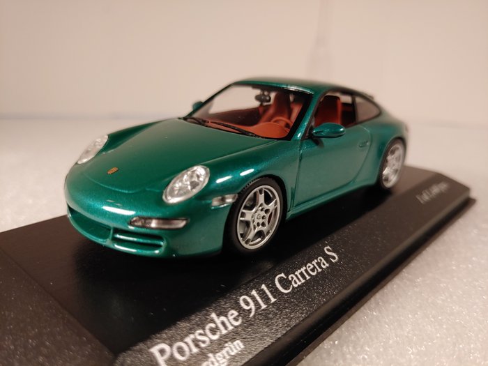 MiniChamps - 1:43 - Porsche 911 Carrera S 2004 Green-metallic - 50