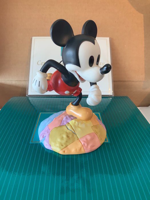 Walt Disney Classics Collection - Figurine - Millennium Mickey: On top of the world