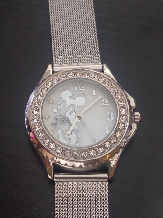 Minnie Mouse - 35mm Diamonique Silver and Pearl Wristwatch with Silver Band
