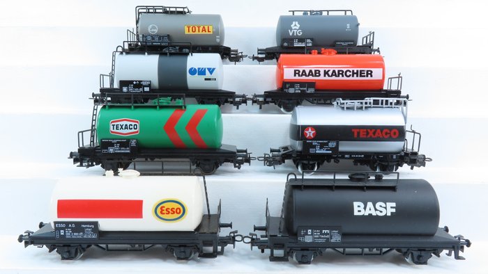 Märklin H0 - 44403/4750 - Freight carriage - 8x different 2-axle tank wagons, including with the imprint "BASF" - DB