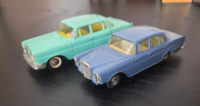 Dinky Toys en Tekno - 1:43 - Mercedes Benz 220 SE - nr 186 en nr. 726