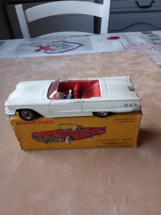 Dinky Toys - 1:43 - 555 ford thunderbird