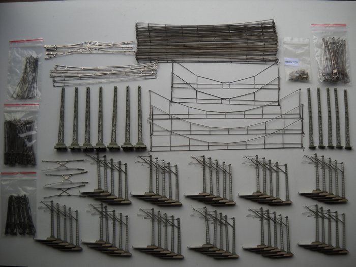Märklin H0 - 7009/7021/7013-7019/7022/7023/7277 - Attachments - 283-piece lot of overhead lines: masts and contact wires, etc.