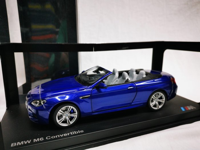 Paragon - 1:18 - BMW M6 Convertible - Kleur San marino Blue