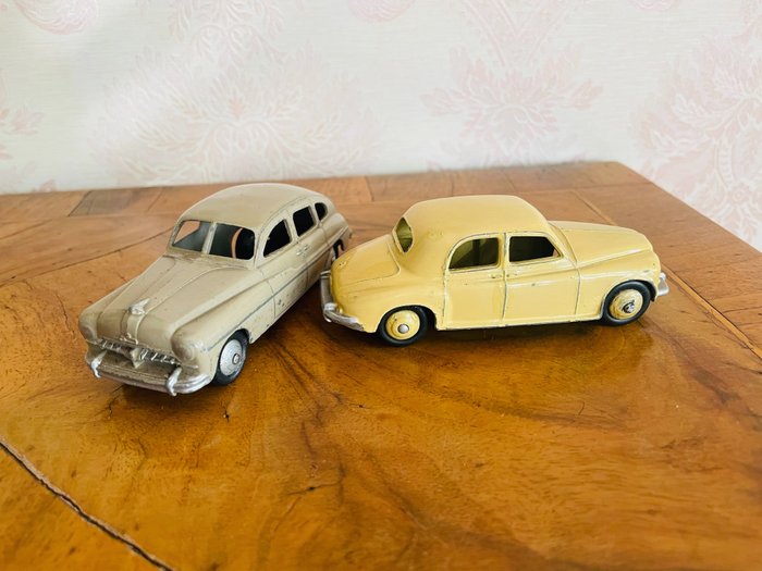 Dinky Toys - 1:43 - Rover 75 Meccano Made in England - Ford vedette meccano Made in Francia - 54 years.