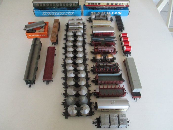 Märklin H0 - 4052/4088 - Freight carriage, Passenger carriage - 35x - DB