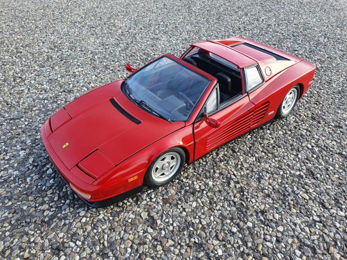 Pocher - 1:8 - Ferrari Testarossa Targa - Rare model with fully painted engine block