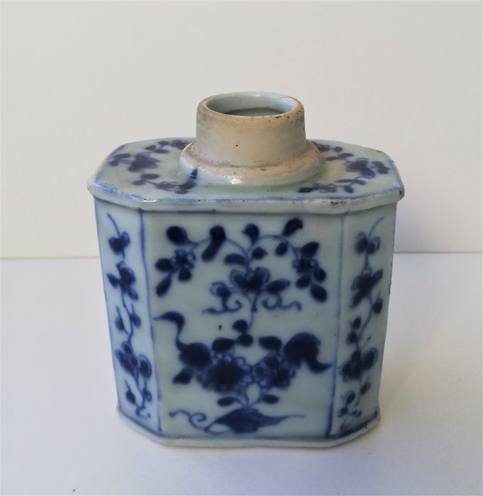 Tea caddy (1) - Blue and white - Porcelain - Flowers - China - Kangxi (1662-1722)