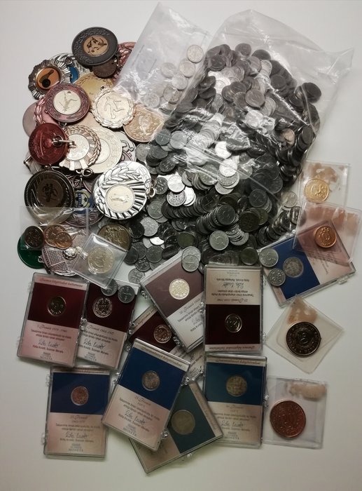 Finland. Lot various coins and medals 1907/1962 (2770 gram) incl.  23x silver coins