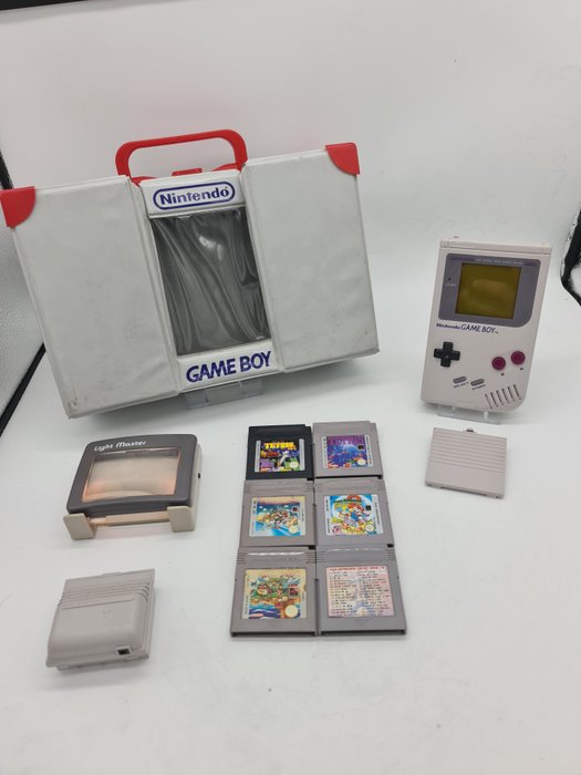 Nintendo DMG-01 1989+Limited Edition Nintendo Carrier Case, Magnifier, Battery Pack - Gameboy Classic +37 games, Tetris,  Tetris Dx, mario land 1,2 and 3+32 in1 - In original box