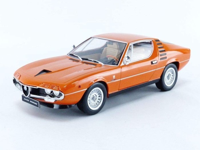 KK-Scale - 1:18 - Alfa Romeo Montreal - 1970 - Oranje - Limited edition of 750 pieces