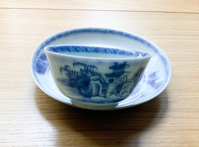 Cup, Saucer (2) - Porcelain - Nanking cargo pagoda riverside pattern - China - 18th century