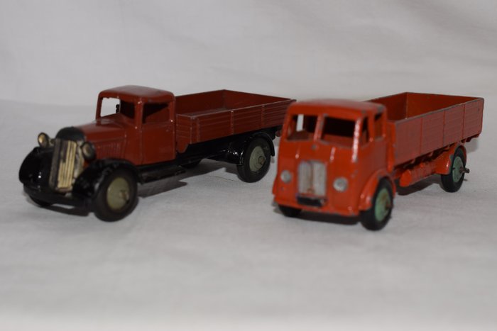 Dinky Toys - 1:43 - Tipping Wagon nr. 25e en Forward Control Truck nr. 25r/420.