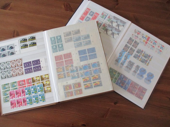 Pays-Bas 1926/2000 - Collection of 480 blocks of four in two stock books