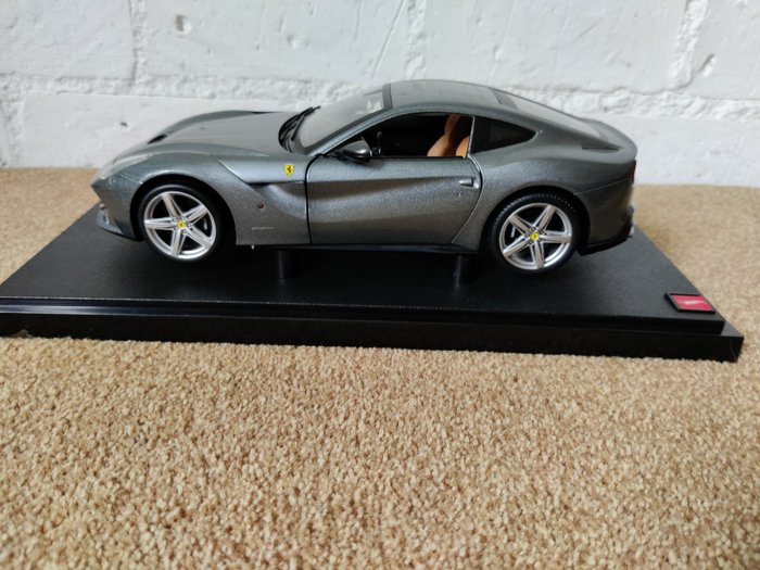 Hot Wheels - 1:18 - Ferrari F12 Berlinetta