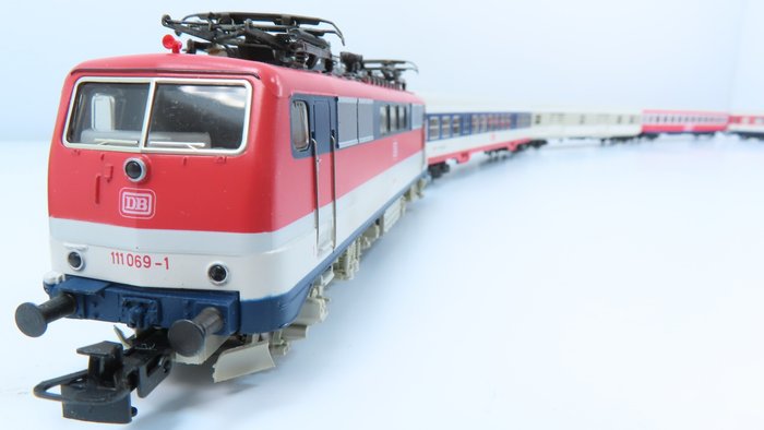 Märklin H0 - 2859 - Coffret - Train de démonstration BR 111 avec 4 voitures de voyageurs - DB