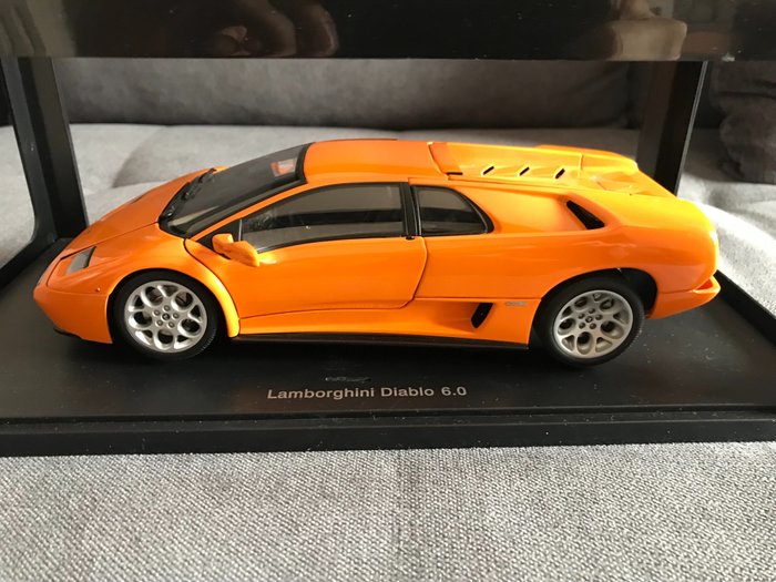 Autoart - 1:18 - Lamborghini Diablo 6.0 - 200