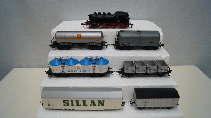 Fleischmann H0 - Freight carriage, Steam locomotive - BR 064 and 6 wagons - DB, FS