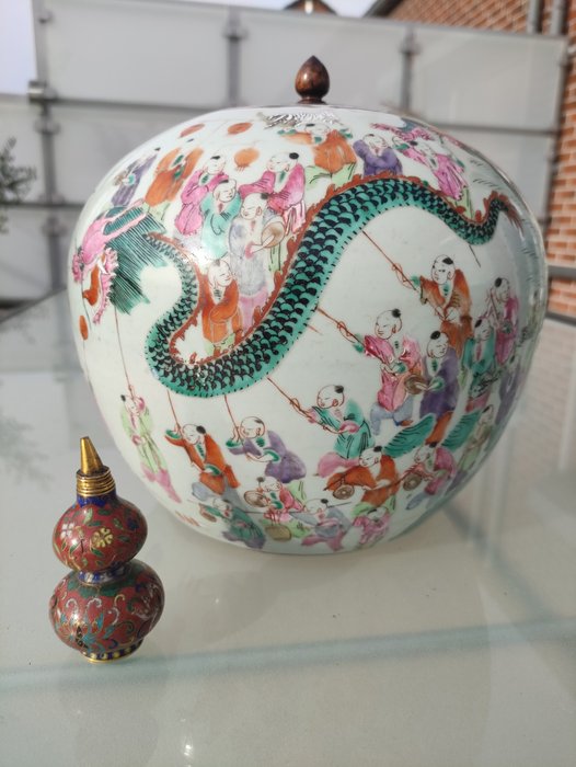 Ginger jar, Pot (1) - Porcelain - Children, Dancer, Dragon - China - Qing Dynasty (1644-1911)