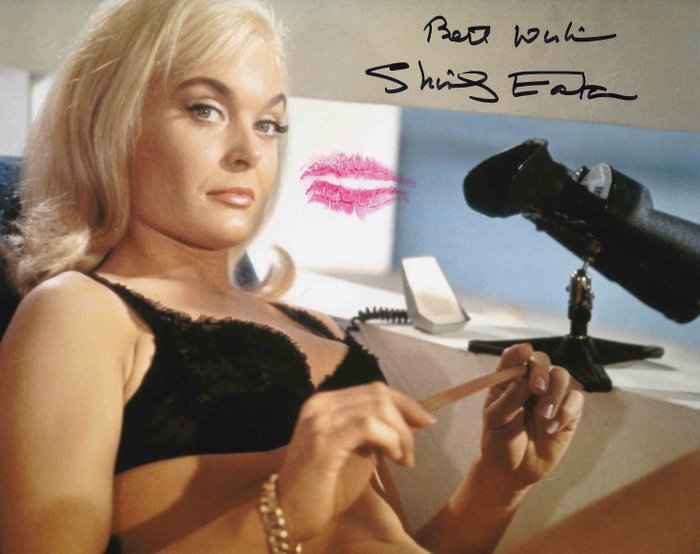 James Bond 007: Goldfinger - Shirley Eaton (Jill Masterson) - Autografo, Foto, Very Rare Lipstick Kiss and Signed with COA