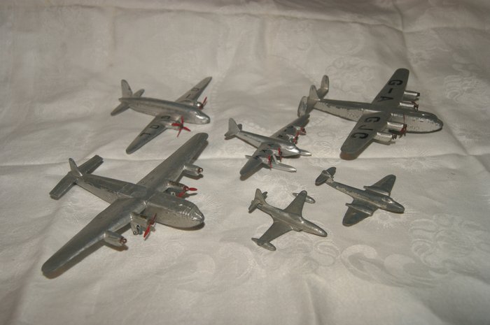 Dinky Toys - 1:200 - Avro "York" Airliner no.70a  / "Seaplane" no.63b / "Shooting Star"no.70f  / "Meteor"no.70e -1946/'47 - "Vickers Viking Airliner G - A / G O L" no.70c - 1947 / New Series "York"no.704 -1954