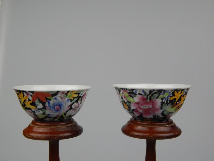 Bowl (2) - Famille noire - Porcelain - Guanxu mark - China - Republic period (1912-1949)