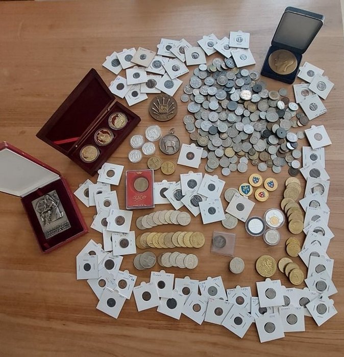 World. Partij diverse munten en penningen 19e en 20e eeuw (139 stuks) incl. zilver + 1,3 kilo Wereldmunten