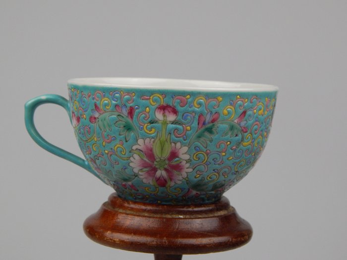 Cup - Famille rose - Porcelain - China - Republic period (1912-1949)