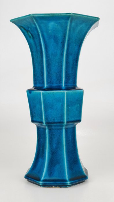 Vase - Porcelain - Octagonal turquoise monochrome Gu vase with kintsugi - China - 19th century
