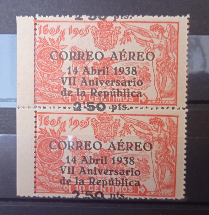 Spain 1938 - Airmail. Overprint shifted downwards. Vertical pair - 756hdv