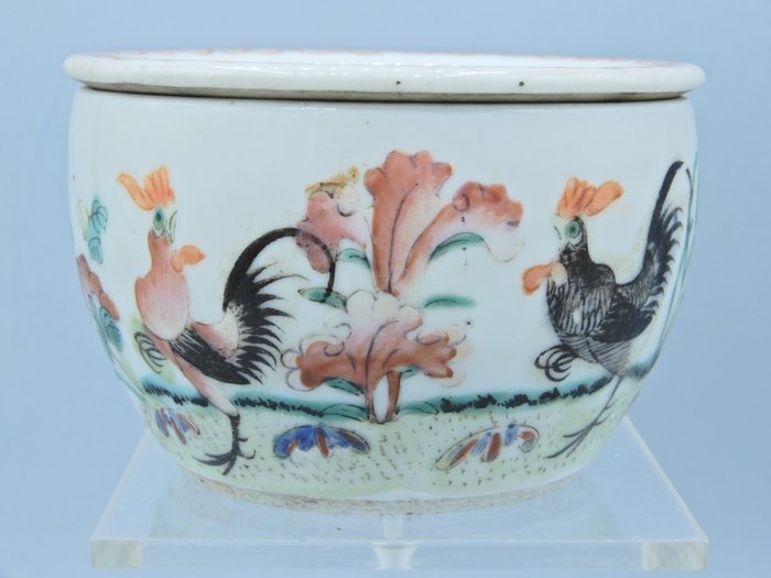 Cricket box with rooster décor - Famille rose - Porcelain - China - Republic period (1912-1949)