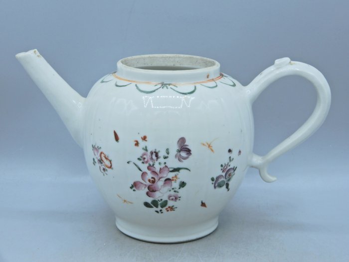 Teapot - Famille rose - Porcelain - China - Qianlong (1736-1795)