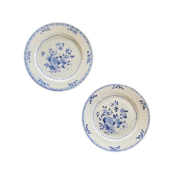 Plates (2) - Porcelain - floral - China - Qianlong (1736-1795)