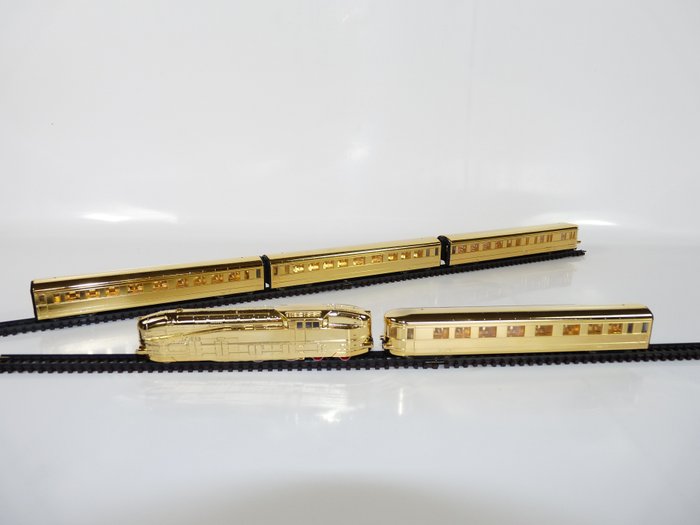 Arnold N - 0173 - Train set - Five-piece set "Henschel-Wegmann Zug" 24 carat gold plated, with certificate - DRS