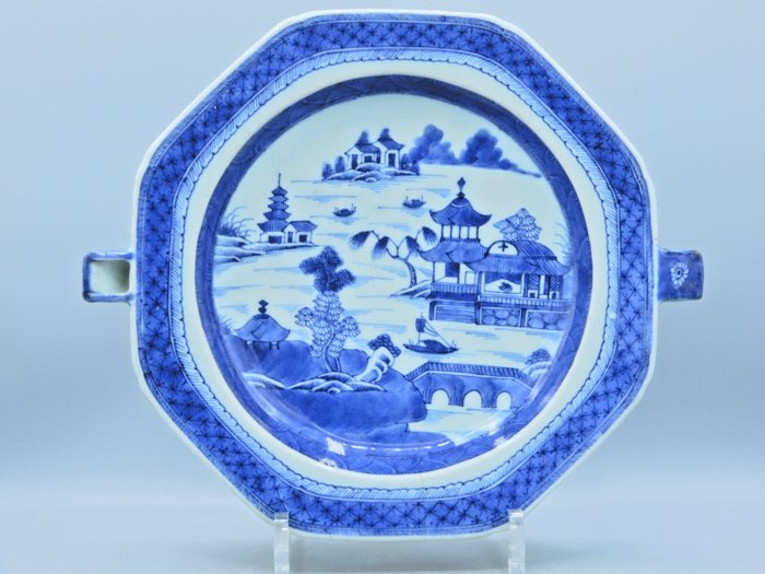 Food warmer - Blue and white - Porcelain - China - Qianlong (1736-1795)