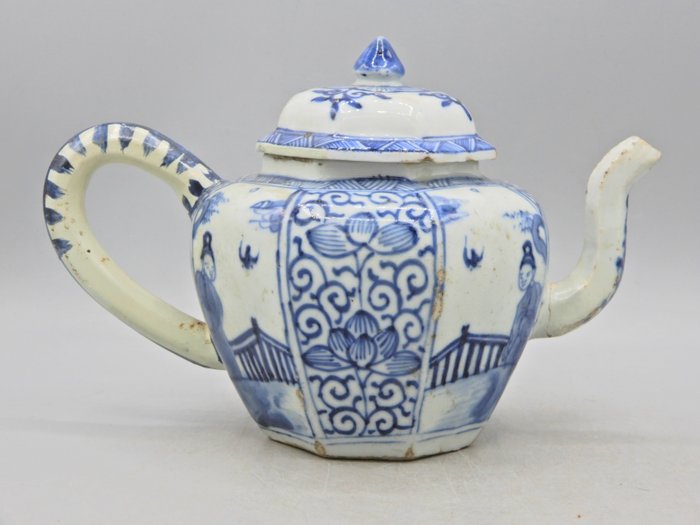 Teapot - Blue and white - Porcelain - China - Kangxi (1662-1722)