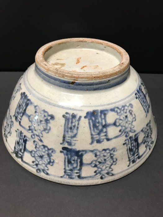 Celadon enamelled stoneware bowl (1) - Porcelain - China - Qing Dynasty (1644-1911)